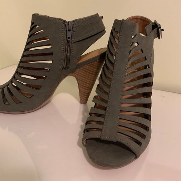 American Eagle Sz XS, EUC, oversized  hoodie, cozy lining, cotton blend - Picture 13 of 16